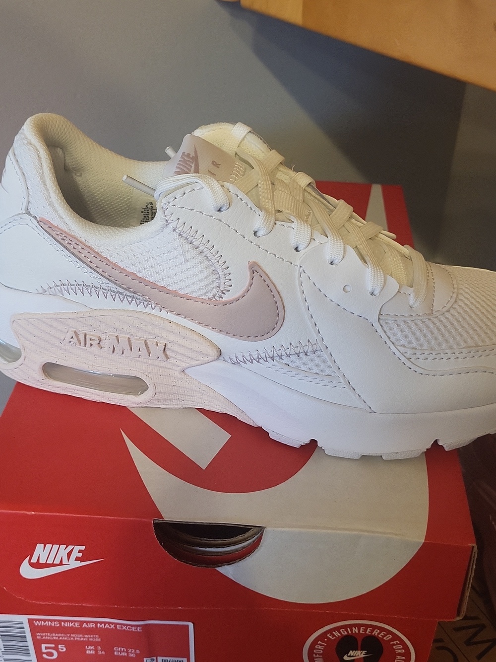 Nike  Air Max Excee White Barely Rose White Women’s 5.5 Medium New Inbox.